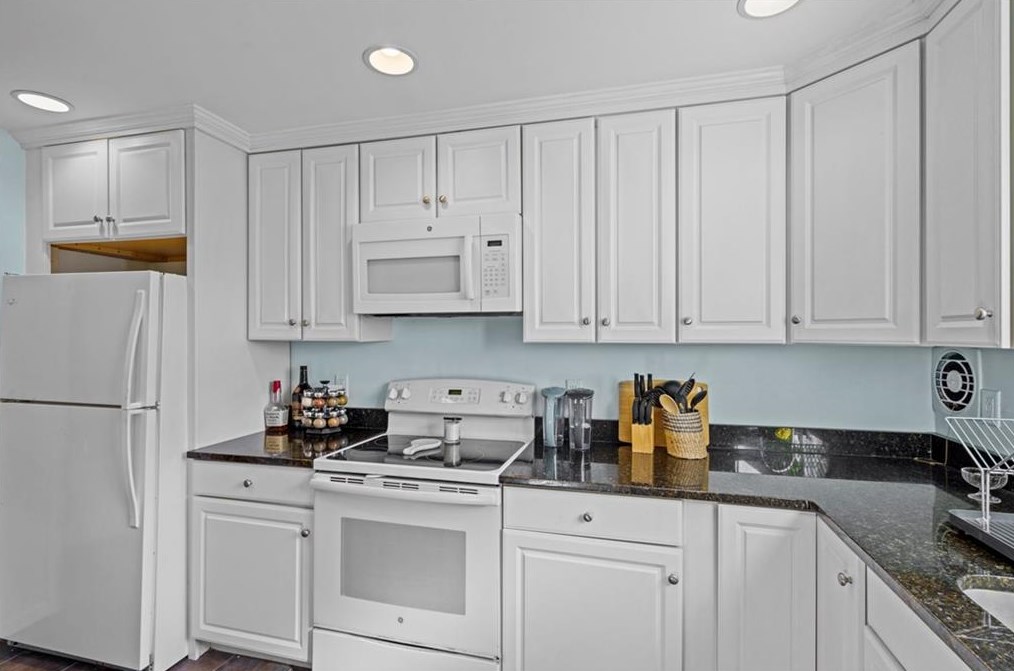 70 Carroll Ave #606, Middletown, RI 02840
