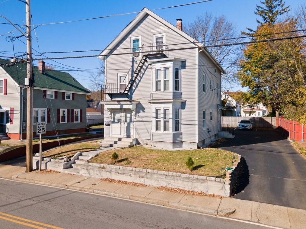 803 Weeden St, Pawtucket, RI 02860 exterior