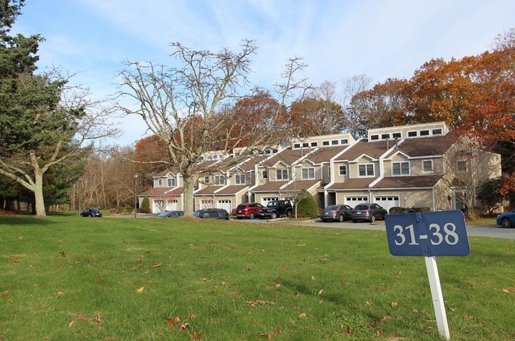 32 Lawton Brook Ln, Portsmouth, RI 02871-1031