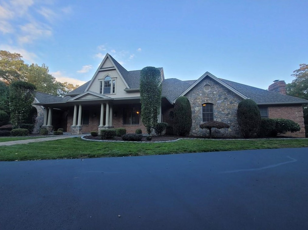 15 Lawrence Ln, Scituate, RI 02825-1532
