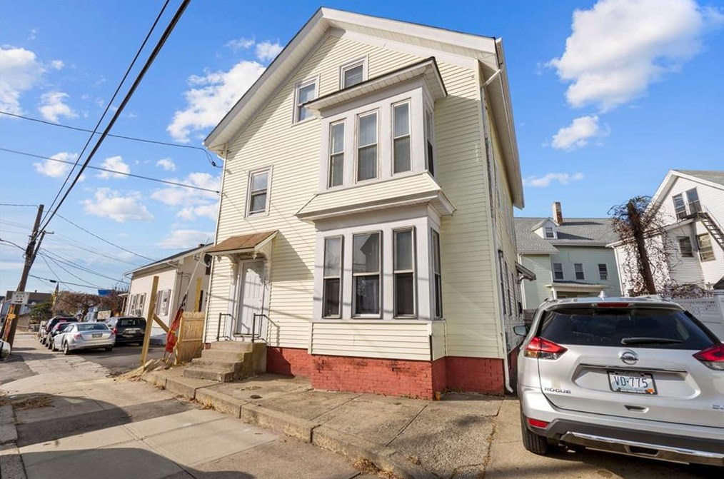 659 Main St, Pawtucket, RI 02860 exterior