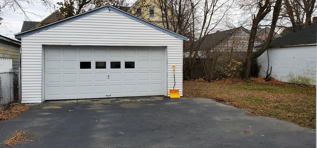 75 Walnut St, East Providence, RI 02914-4425
