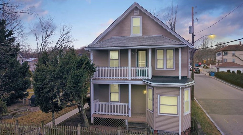 68 Prospect St, Lincoln, RI 02838