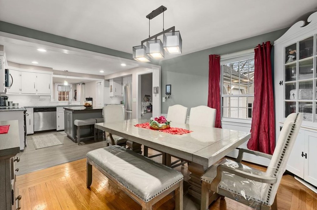 133 Rangeley Rd, Cranston RI 02920-6144 exterior