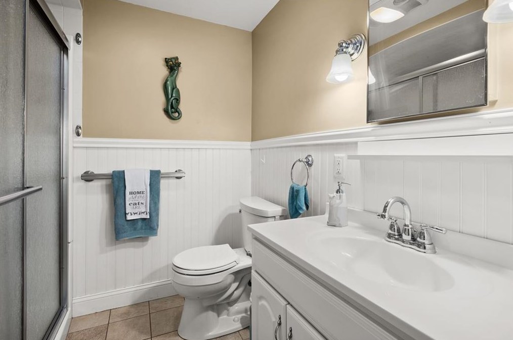 133 Rangeley Rd, Cranston RI 02920-6144 exterior