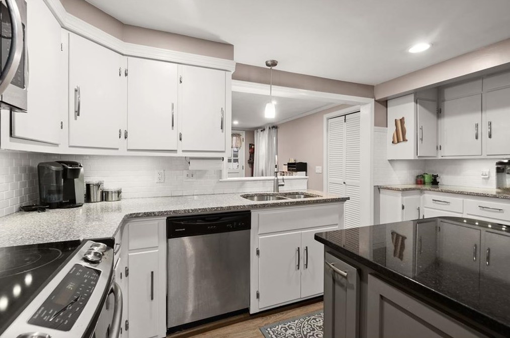 133 Rangeley Rd, Cranston RI 02920-6144 exterior