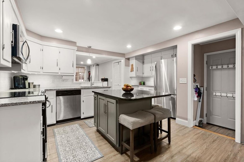 133 Rangeley Rd, Cranston RI  02920-6144 exterior