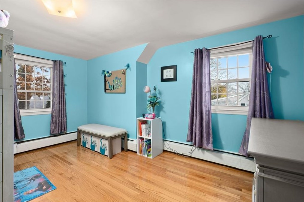 133 Rangeley Rd, Cranston RI 02920-6144 exterior