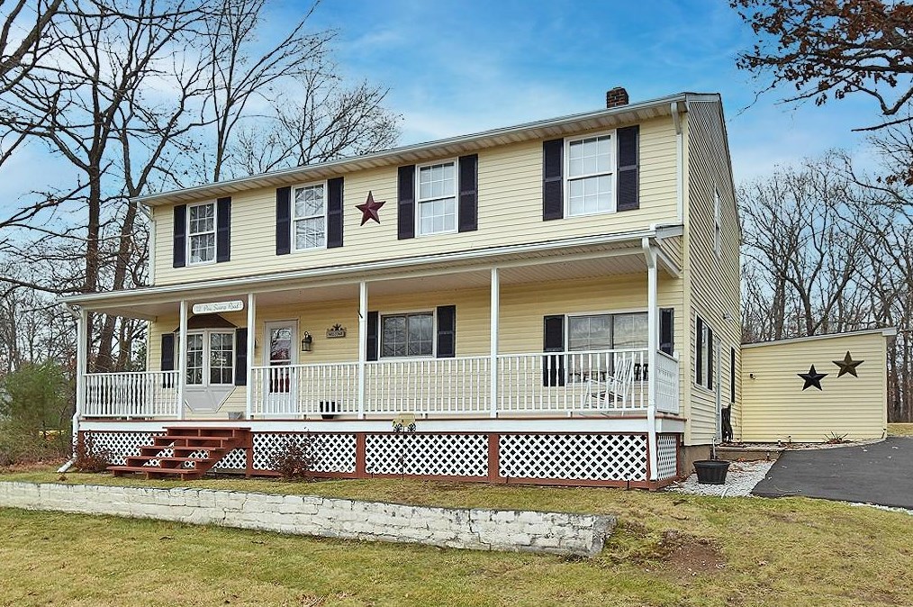 12 Pine Swamp Rd, Cumberland, RI 02864
