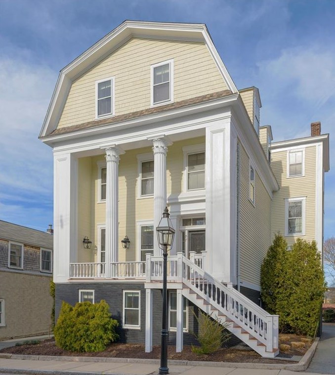 17 John St, Bristol, RI 02809