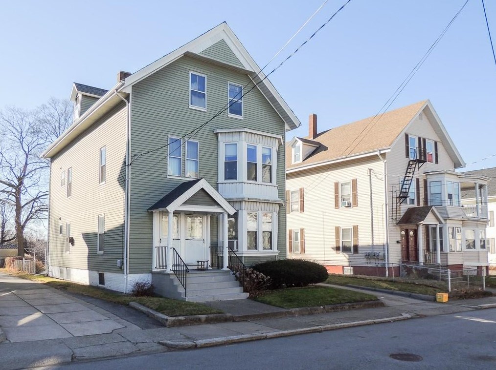 31 Kossuth St, Pawtucket, RI 02860 exterior