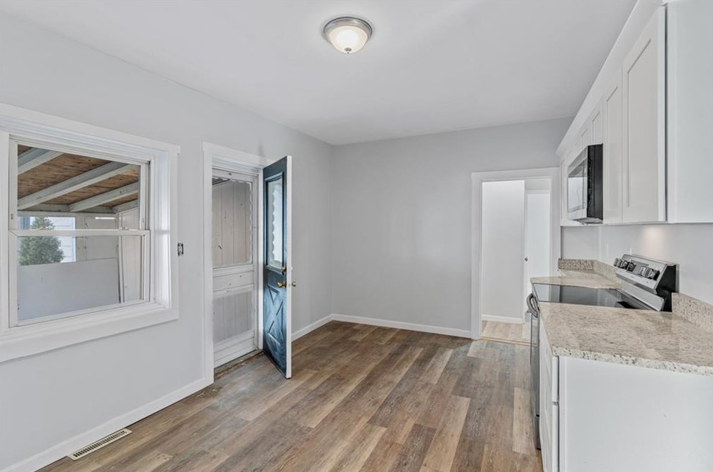 83 Jackson Flat Rd, Scituate RI  02831-1704 exterior