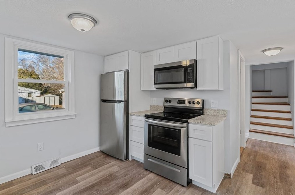 83 Jackson Flat Rd, Scituate RI  02831-1704 exterior
