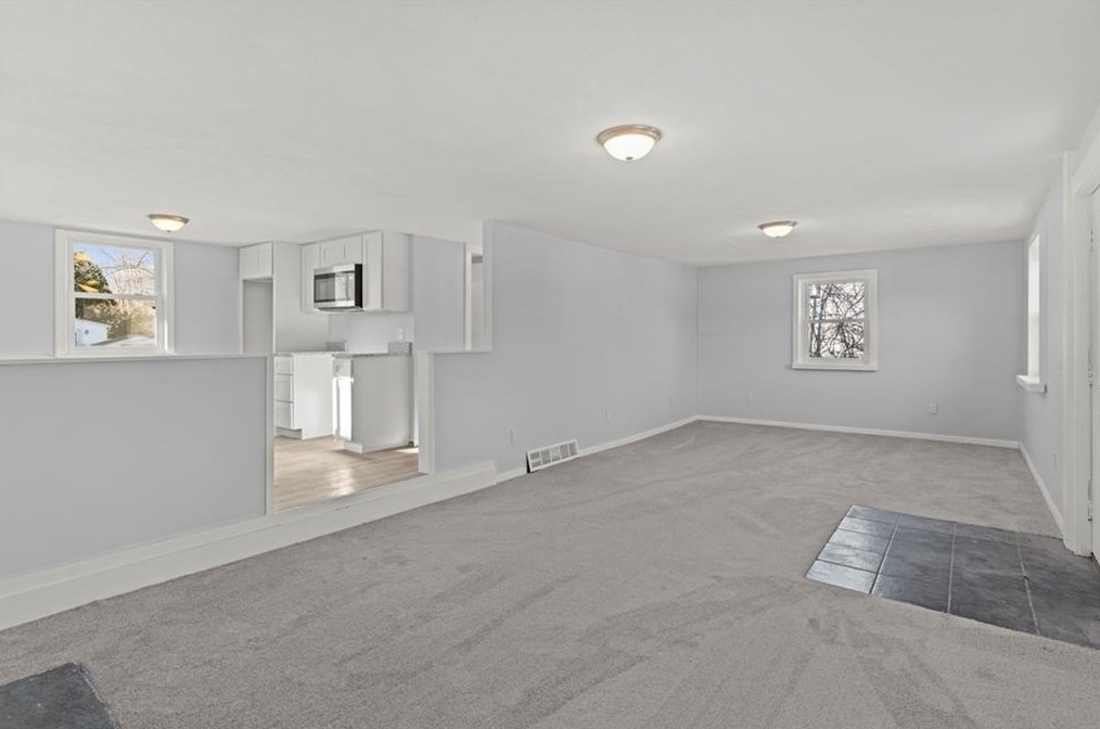 83 Jackson Flat Rd, Scituate RI  02831-1704 exterior