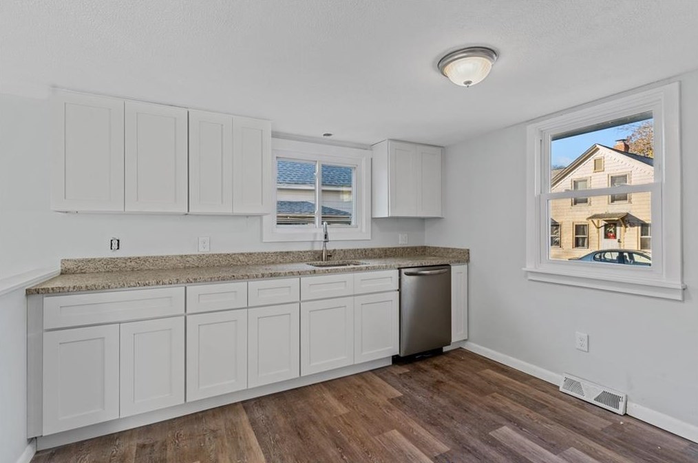83 Jackson Flat Rd, Scituate RI  02831-1704 exterior