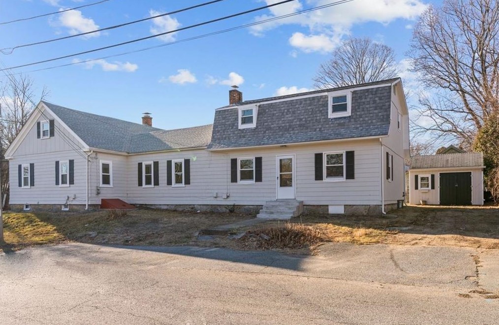 83 Jackson Flat Rd, Scituate RI  02831-1704 exterior