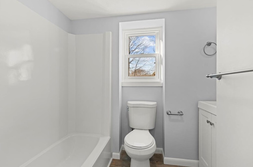 83 Jackson Flat Rd, Scituate RI  02831-1704 exterior