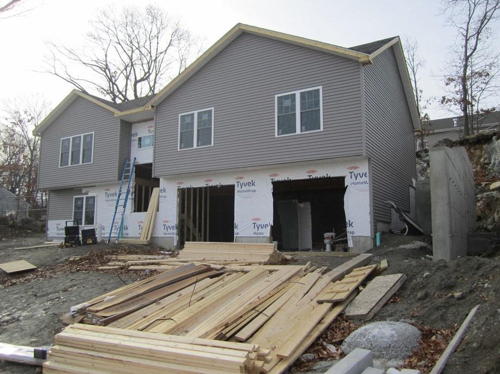 133 Whiting St, Cranston, RI 02920-4025