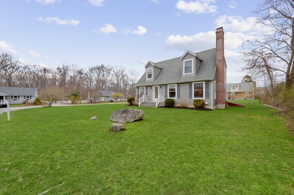 12 Ruth Ave, Bristol, RI 02809-4837