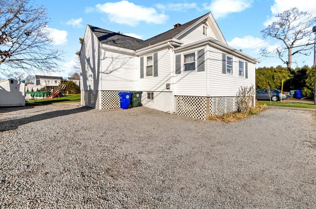 53 Garfield Ave, Bristol, RI 02809