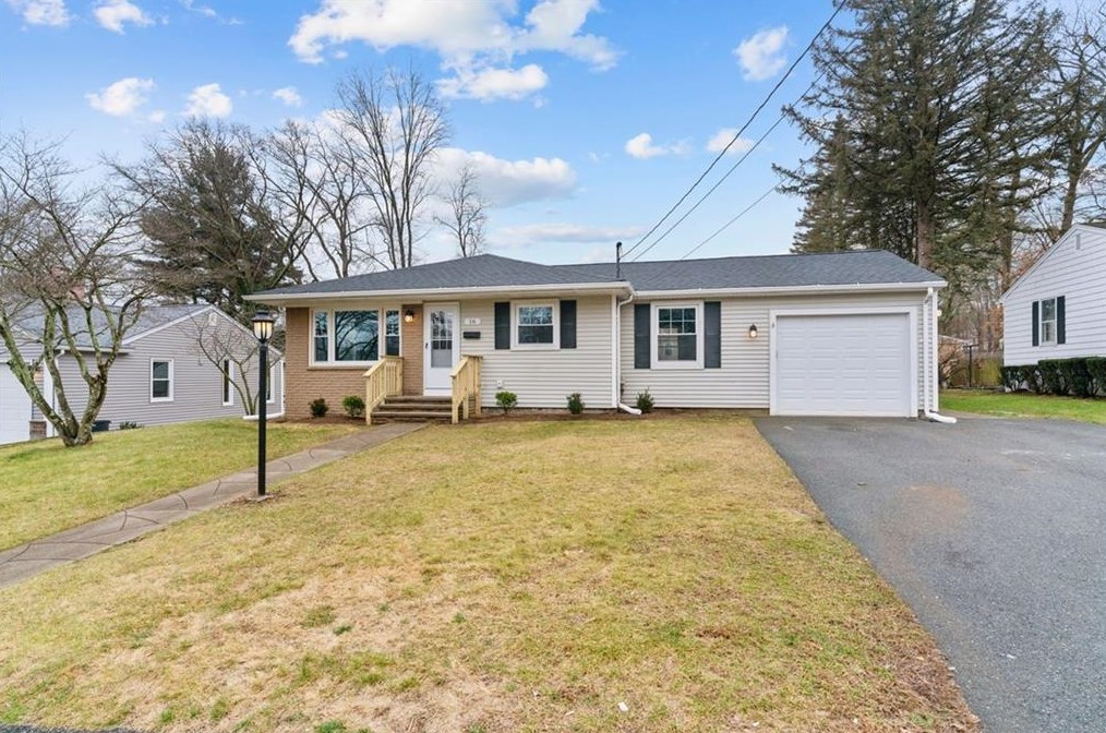 16 Spring Hill Dr, Providence, RI 02919