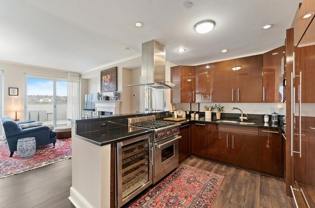 1 Tower Dr #404, Portsmouth, RI 02871