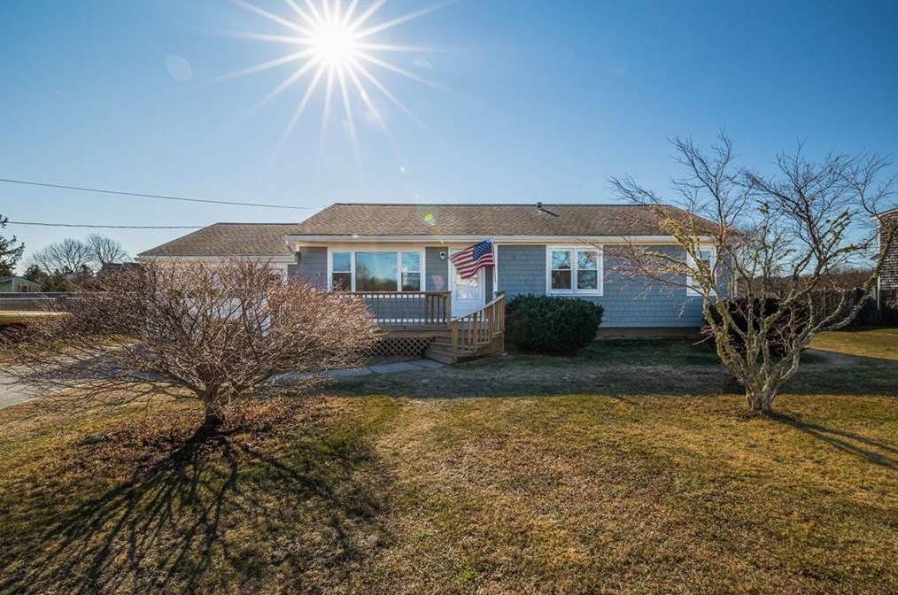 173 Old Mill Ln, Portsmouth, RI 02871