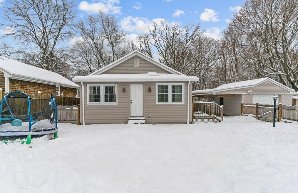 19 Myrtle St, Cumberland, RI 02864