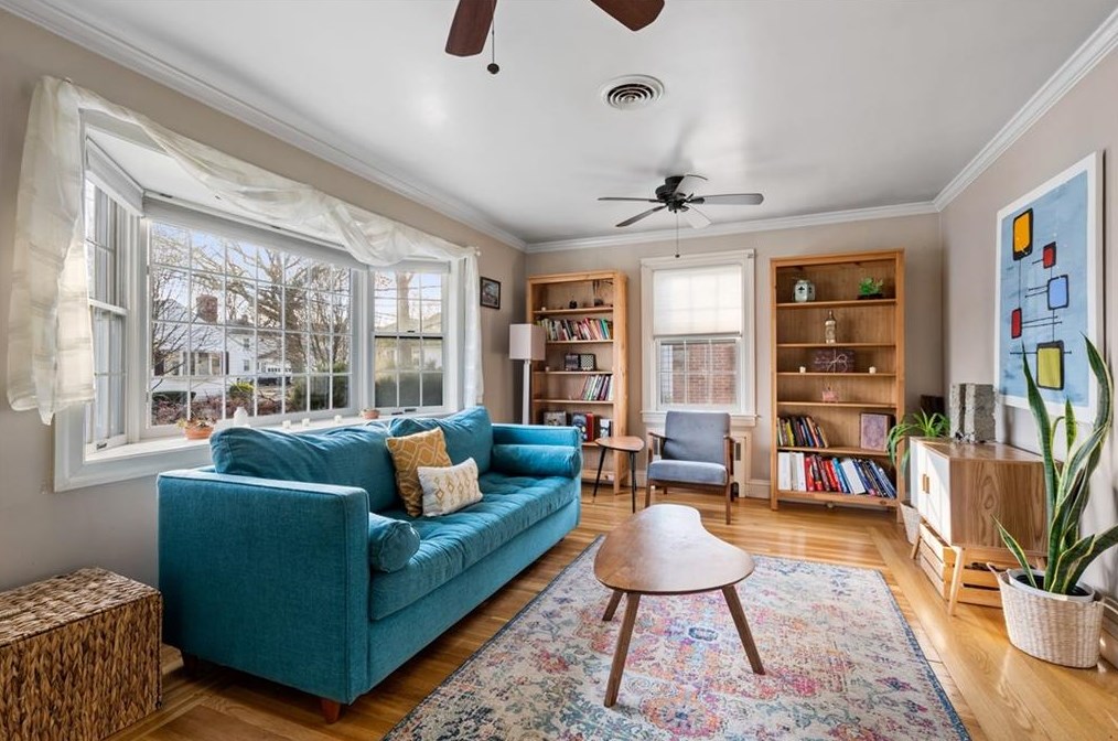 73 Farm St, Providence, RI 02908-4028