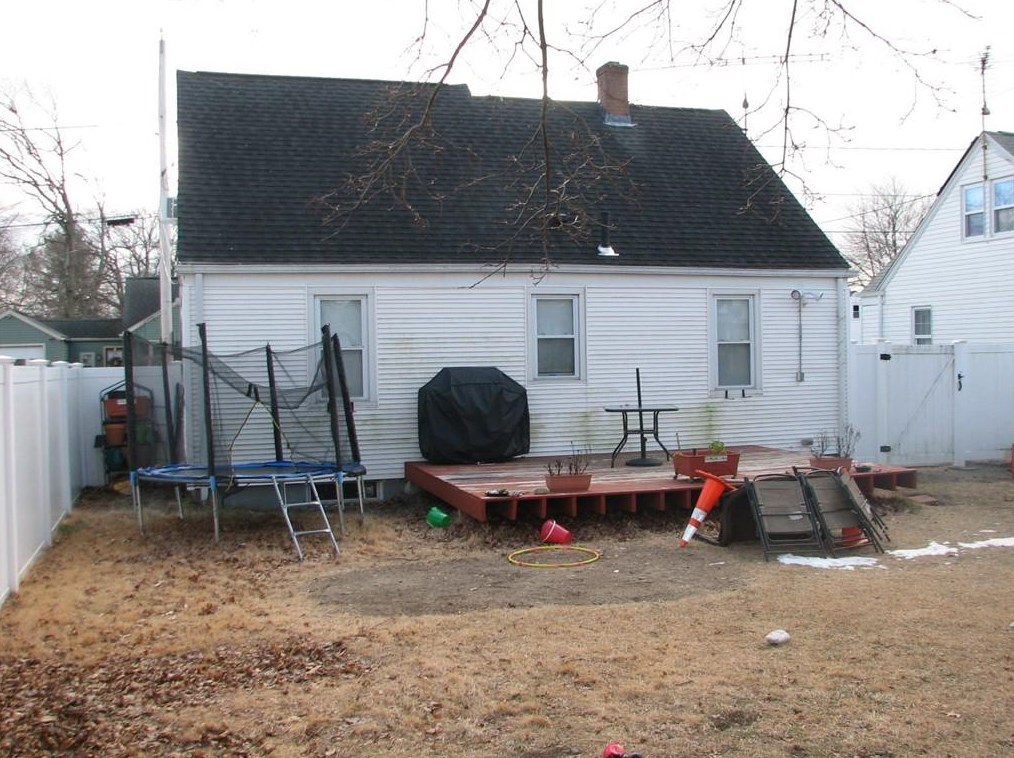66 Crest Dr, Pawtucket, RI 02861