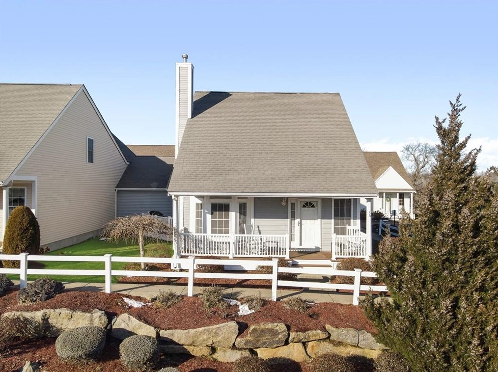 85 Boylston Dr, Cranston, RI 02921-3421