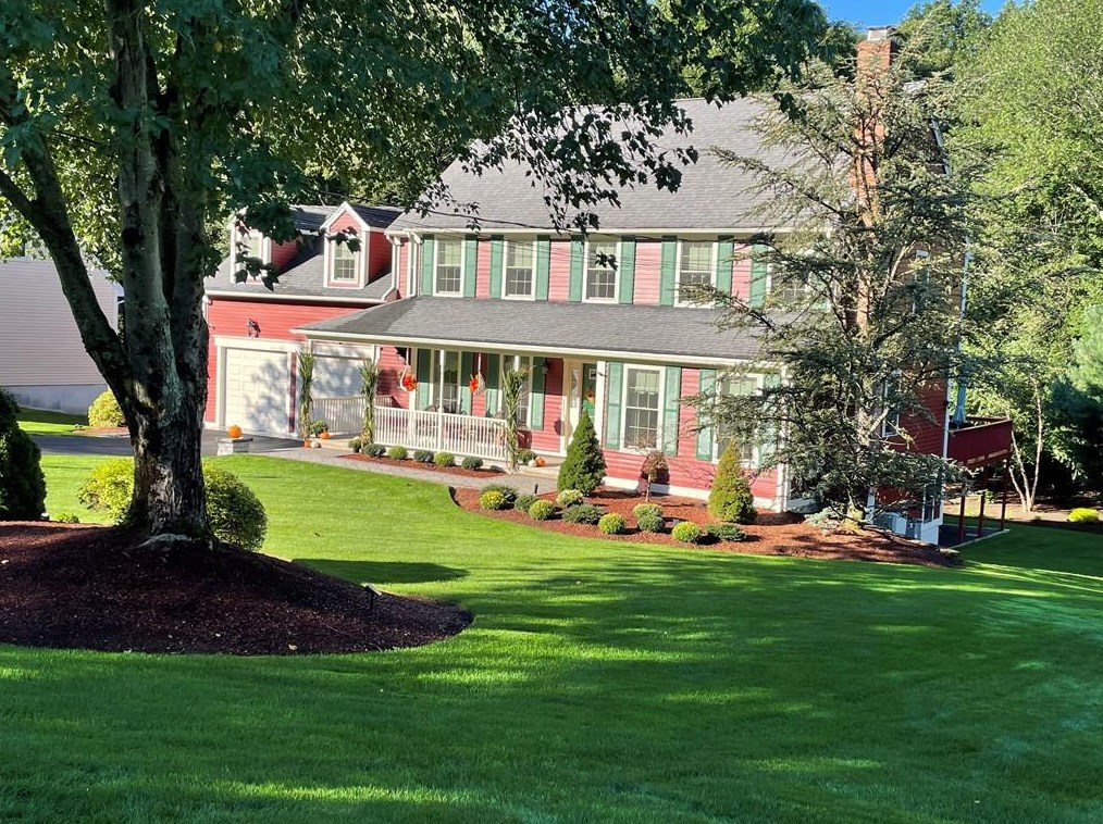 9 Southbury Rd, Cumberland, RI 02864