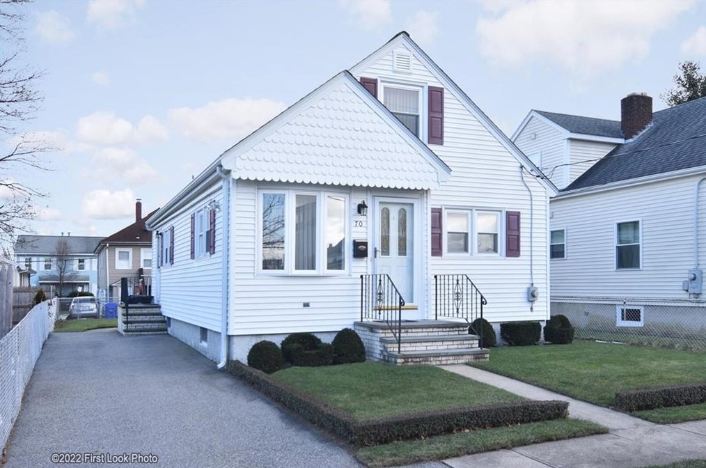 70 Fraser St, East Providence, RI 02914-4738