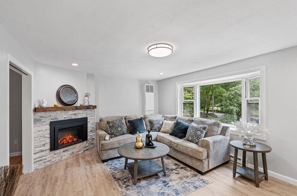 584 Weaver Hill Rd, West Greenwich, RI 02817