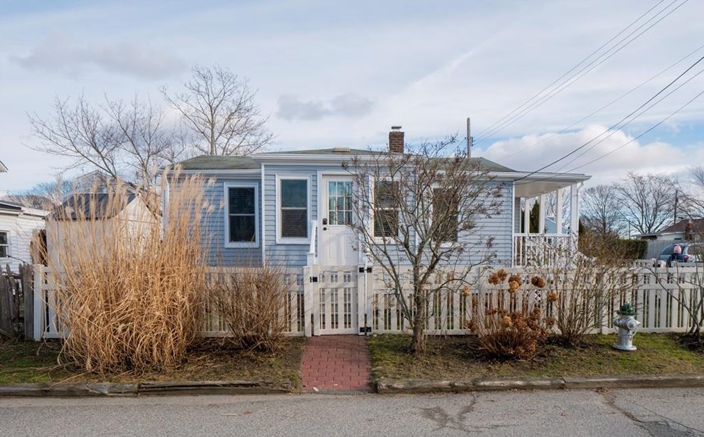 63 Ormerod Ave, Portsmouth, RI 02871