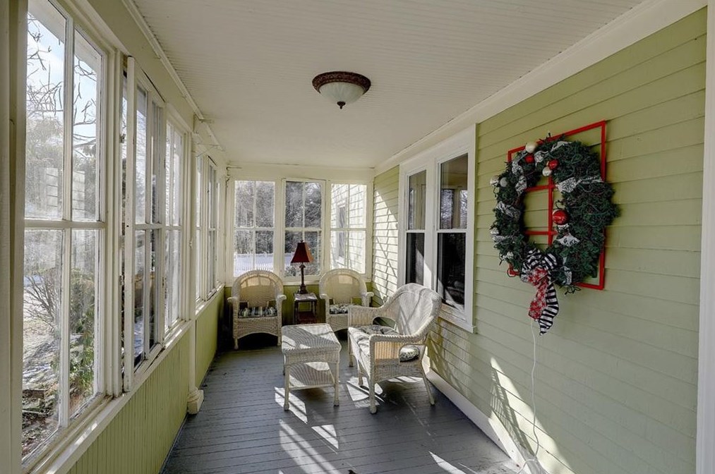 61 Reynolds St, Warwick, RI 02818