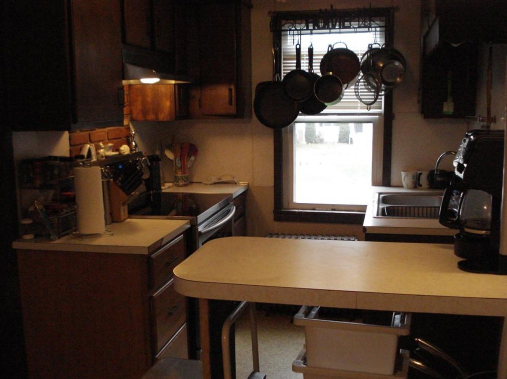 52 Warfield Ave, Cranston RI 02920-1423 exterior