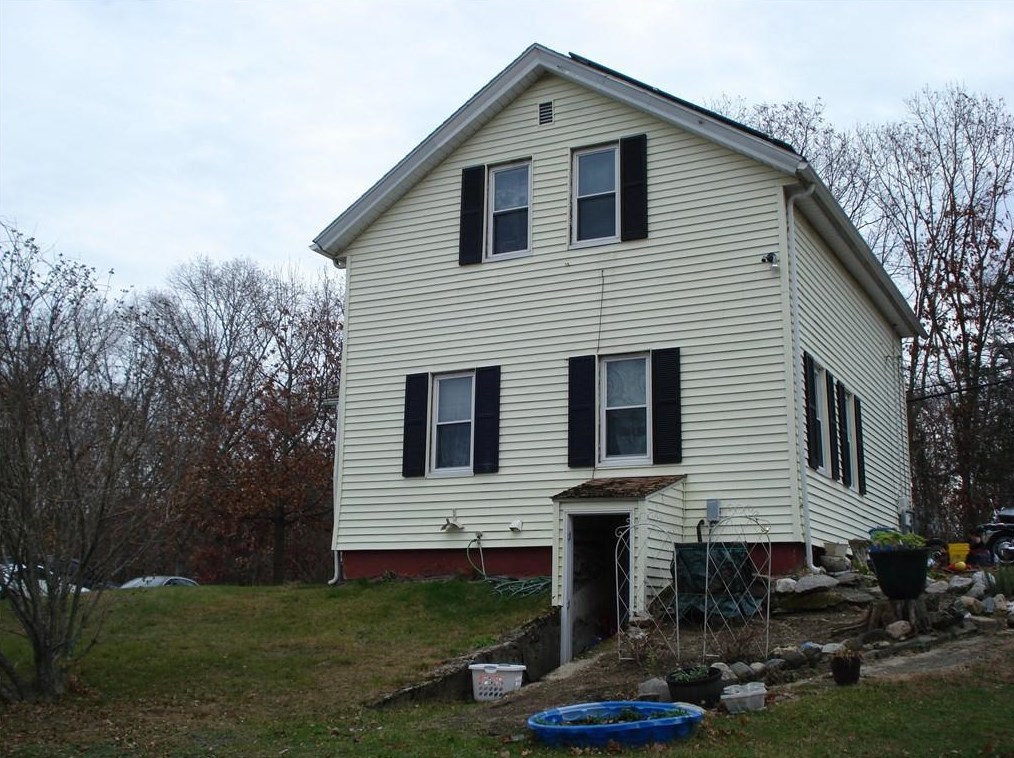 52 Warfield Ave, Cranston, RI 02920-1444