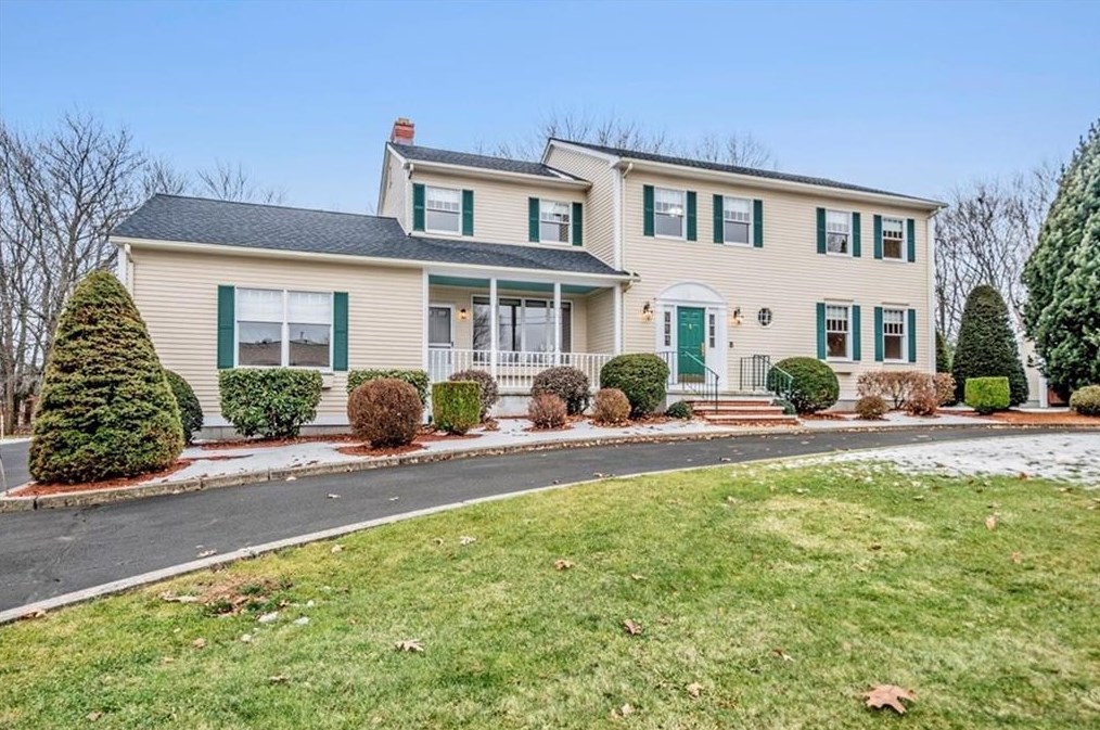 5 High Ridge Dr, Lincoln, RI 02865