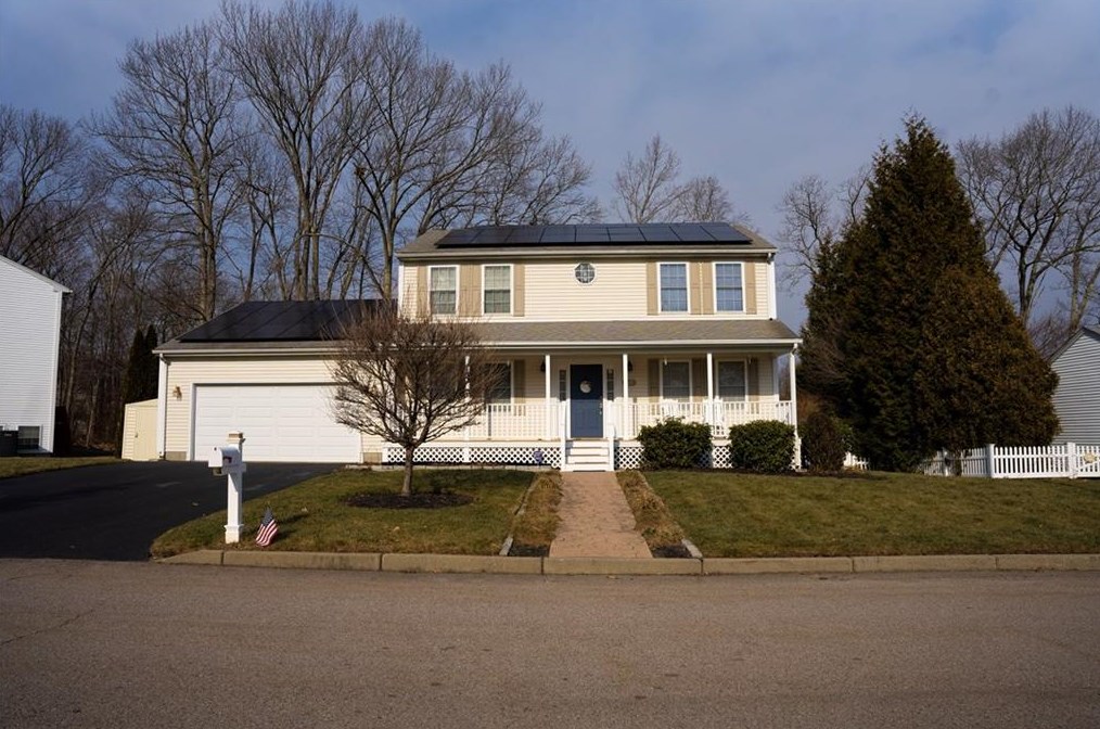 35 Gilcrest Dr, West-Warwick, RI 02893 exterior