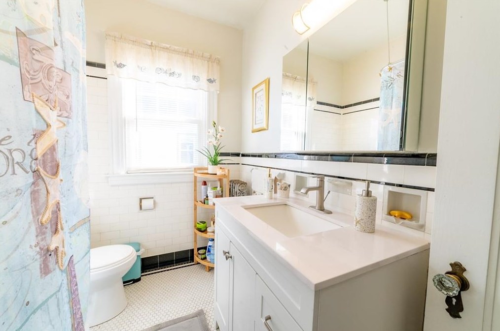 108 Burnside St, Cranston RI  02910-1732 exterior