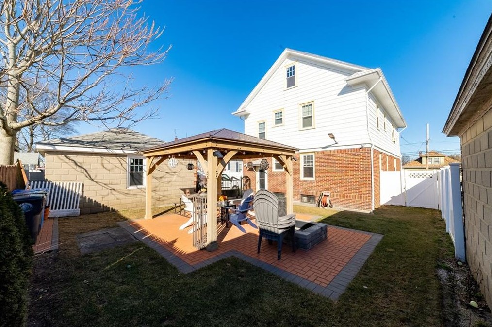 108 Burnside St, Cranston RI  02910-1732 exterior