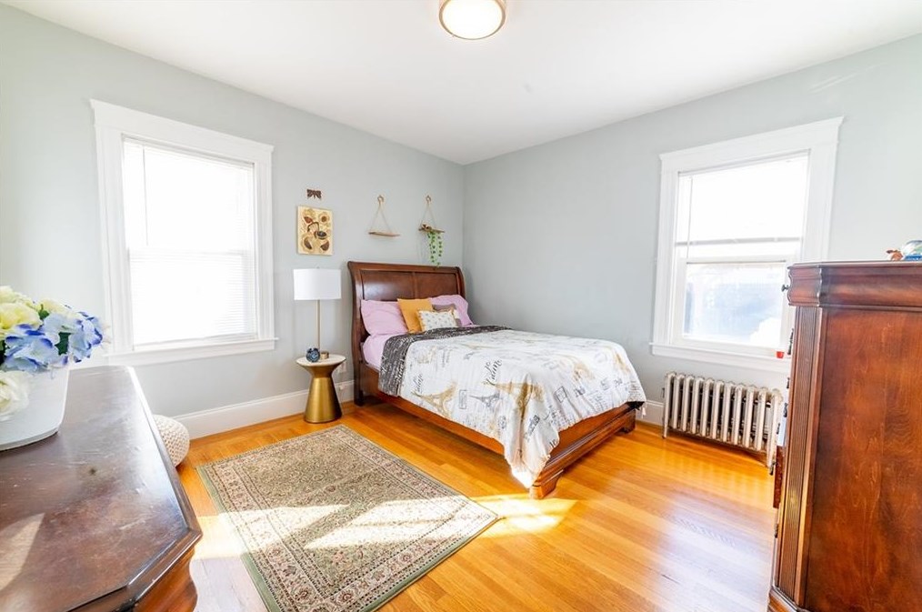 108 Burnside St, Cranston RI  02910-1732 exterior