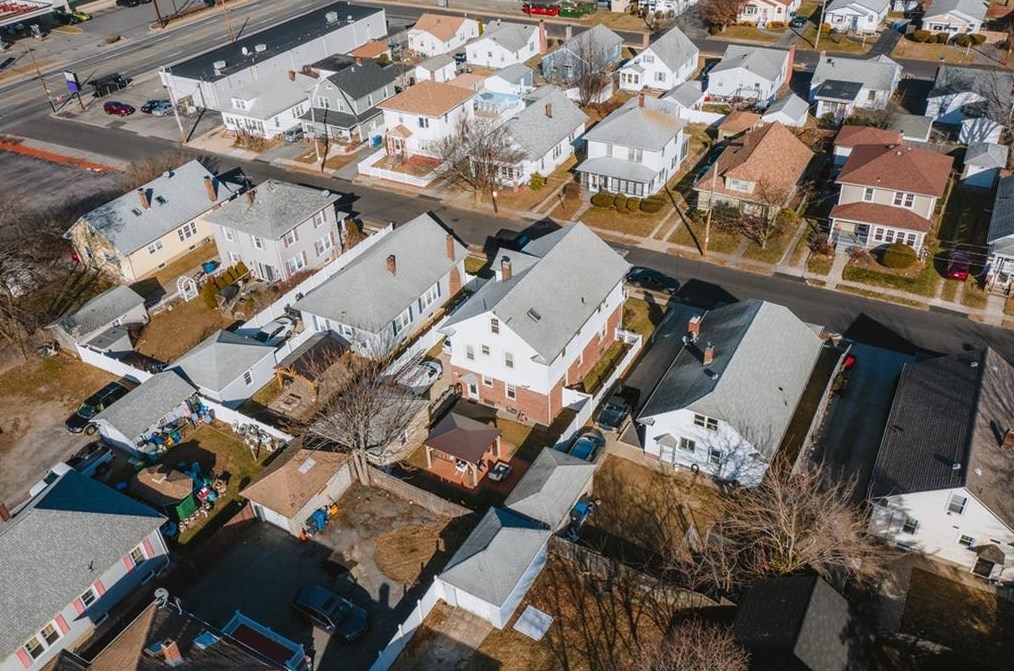 108 Burnside St, Cranston RI  02910-1732 exterior