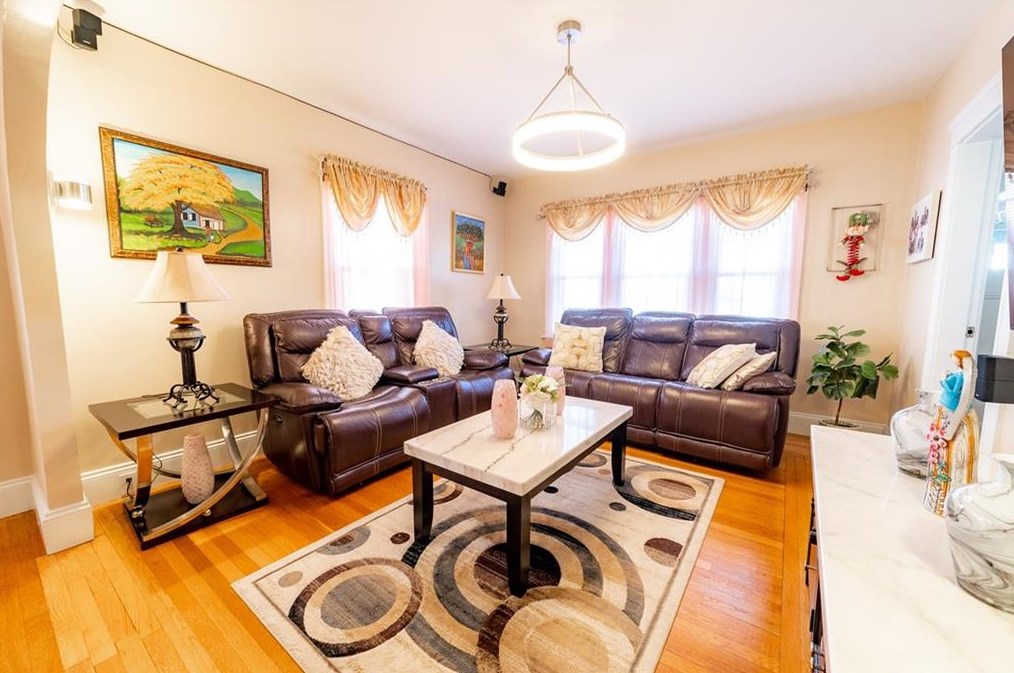 108 Burnside St, Cranston RI  02910-1732 exterior