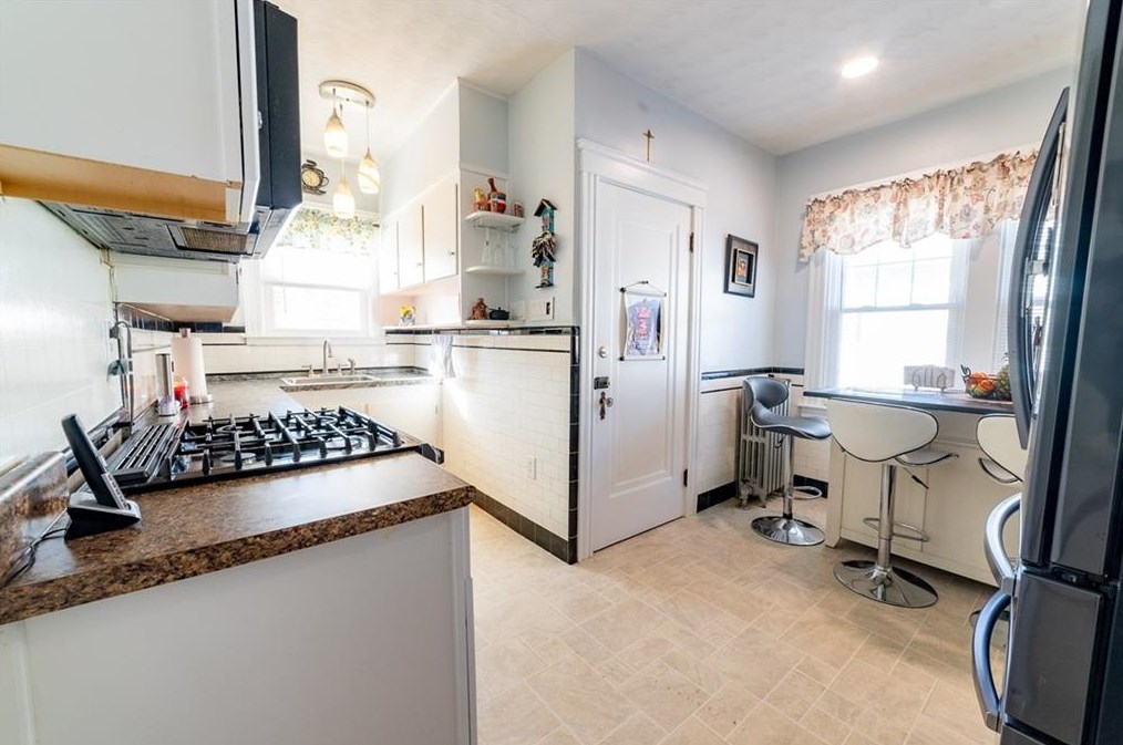 108 Burnside St, Cranston RI  02910-1732 exterior