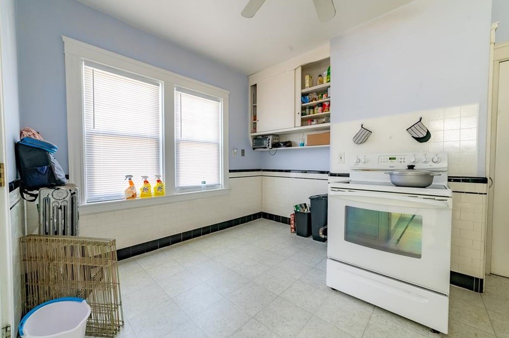 108 Burnside St, Cranston RI  02910-1732 exterior