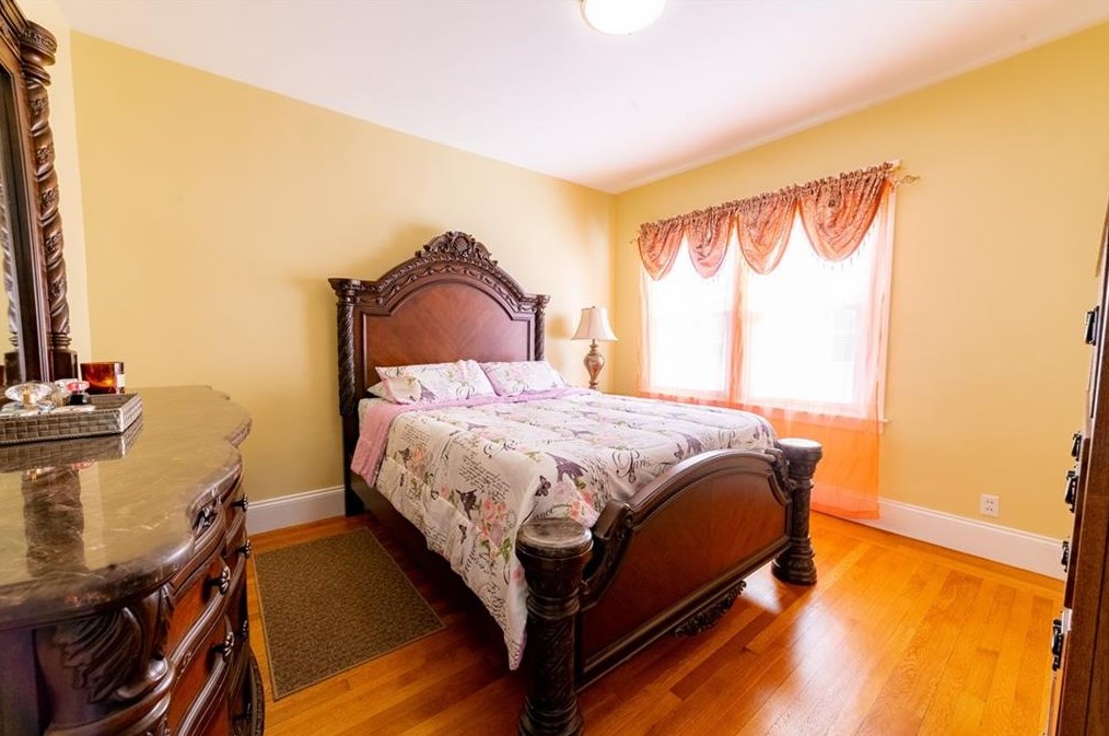 108 Burnside St, Cranston RI  02910-1732 exterior