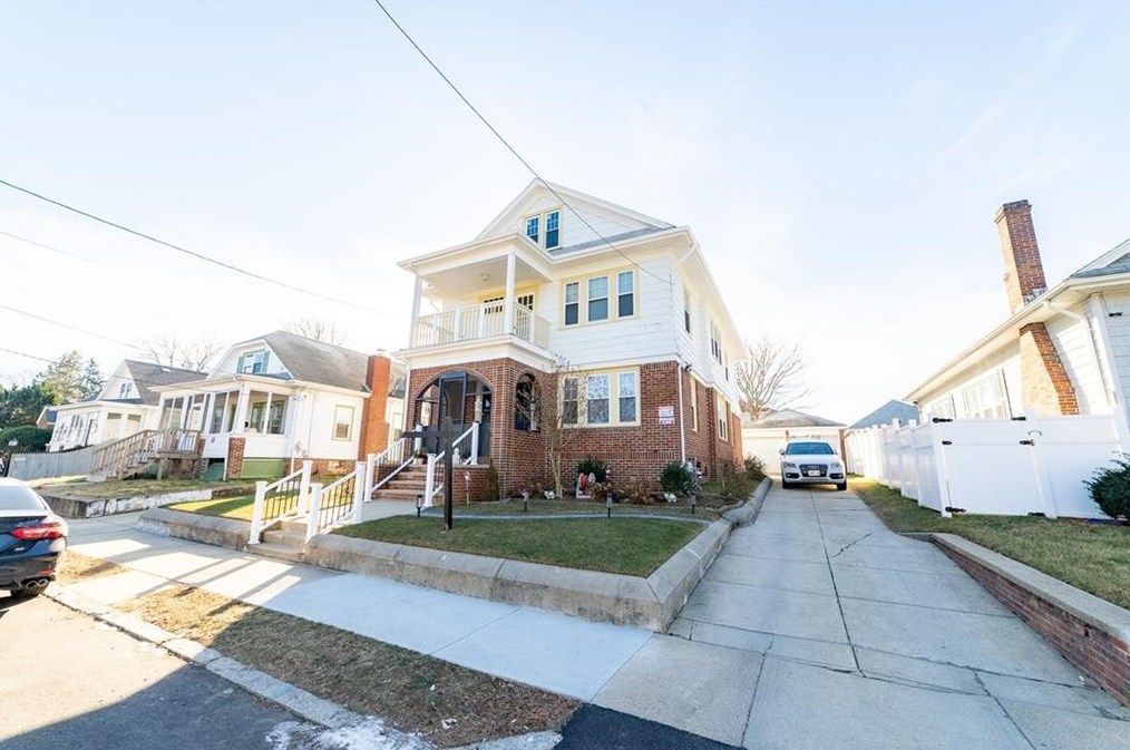 108 Burnside St, Cranston RI  02910-1732 exterior