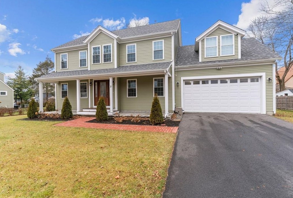 5 Doro Pl, East Providence, RI 02916-1913